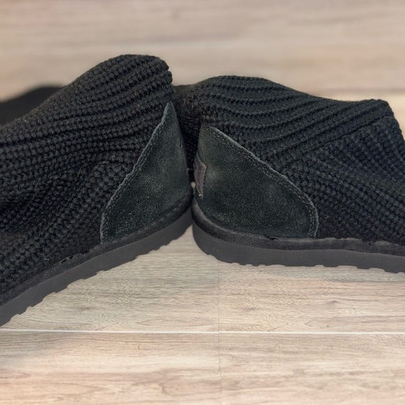 UGG black cable knit boots, button detail. Classic Cardy Boot - Picture 6 of 7